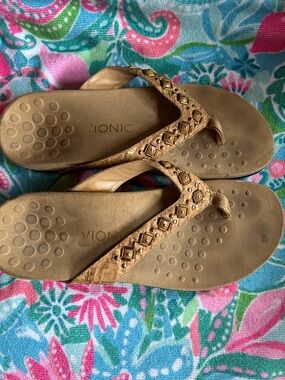 Vionic Toe Post Sandals.